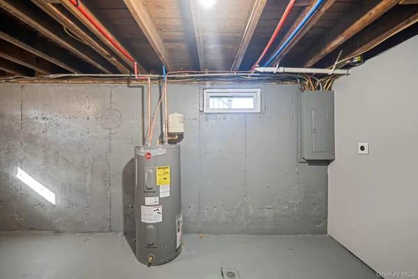 $869,000 | 20 Marilynn Street, East Islip, NY 11730