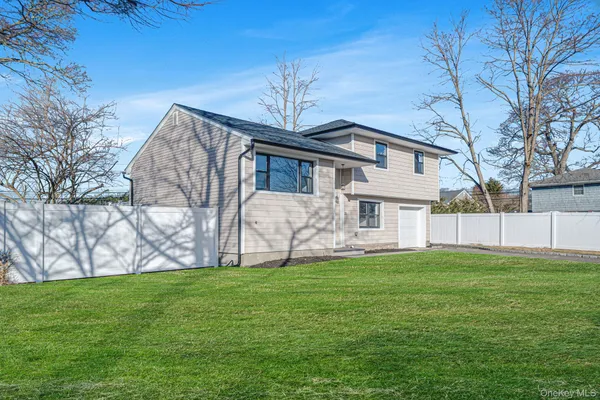 $869,000 | 20 Marilynn Street, East Islip, NY 11730
