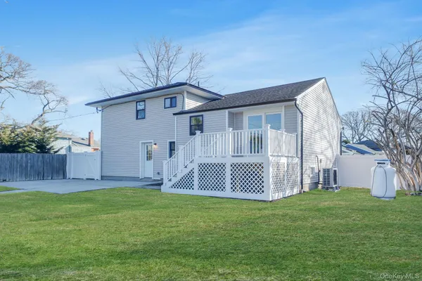 $869,000 | 20 Marilynn Street, East Islip, NY 11730