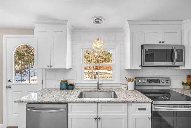 $325,000 | 32 Debra Drive, Chicopee, MA 01020