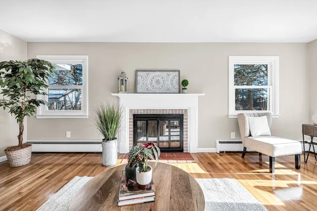 $325,000 | 32 Debra Drive, Chicopee, MA 01020