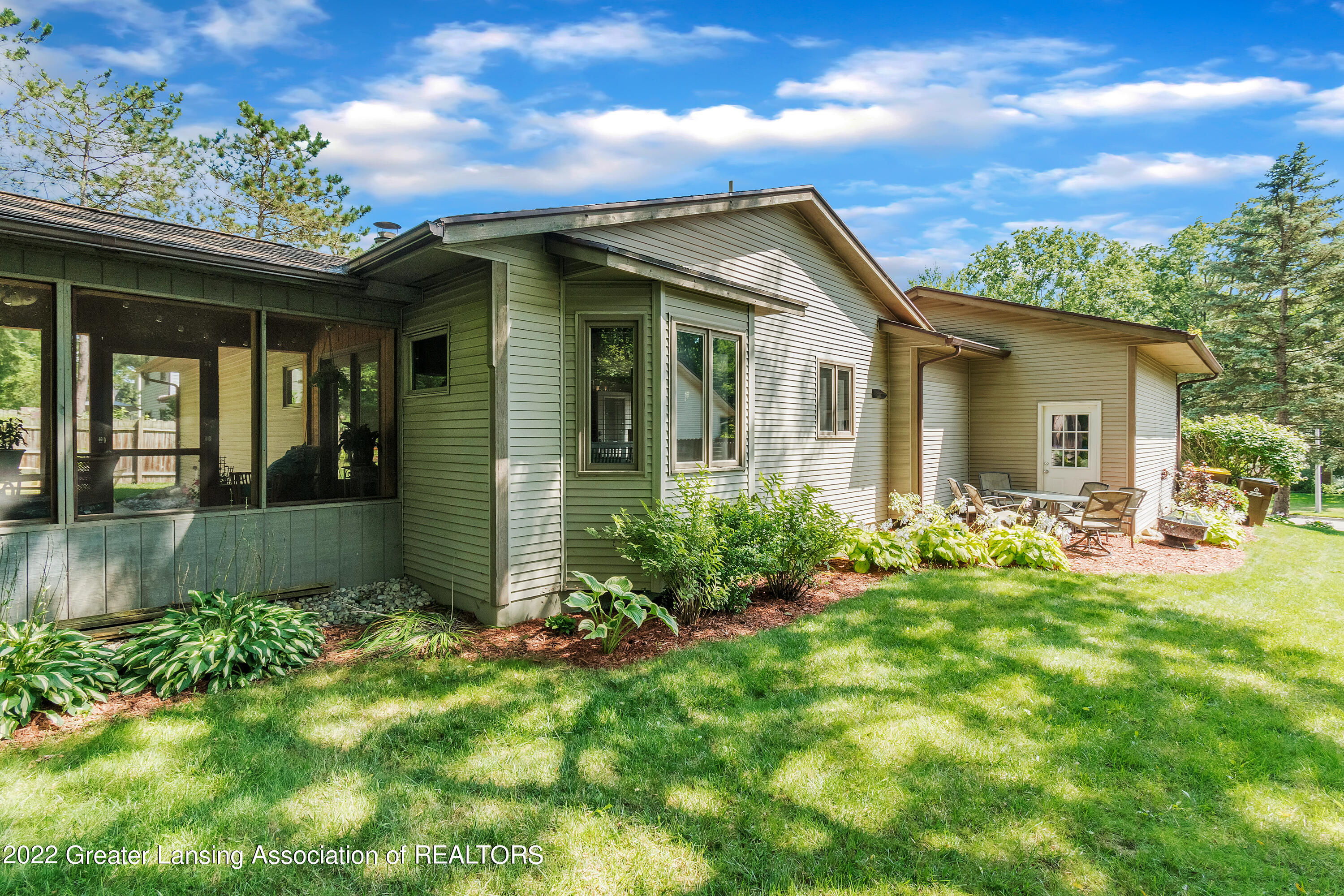 230 Williamsburg Road Lansing, MI 48917 - Photo 37 of 37 37-230-Williamsburg-Road-WindowStill-Rea