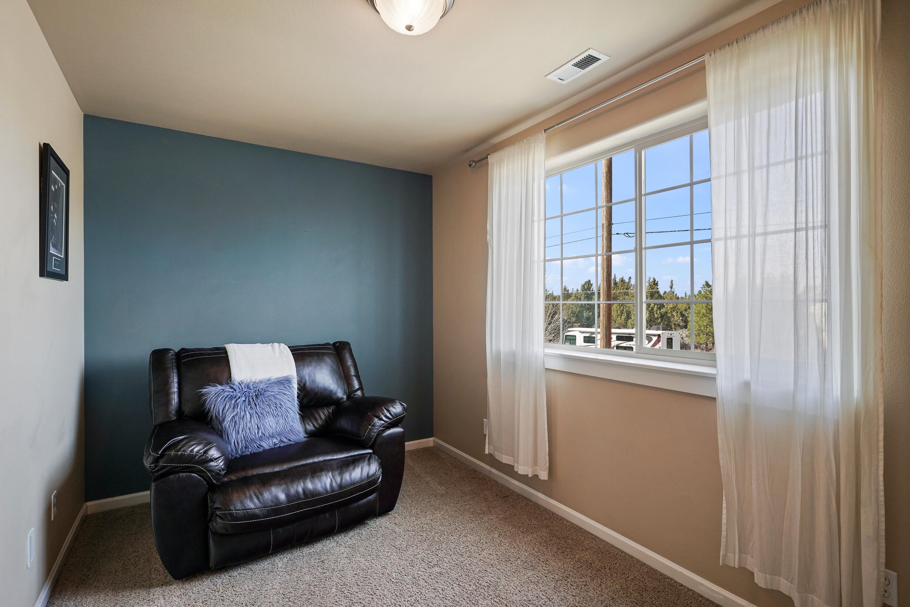 20955 Yeoman Road Bend, OR 97701 - Photo 12 of 23 DSC08937