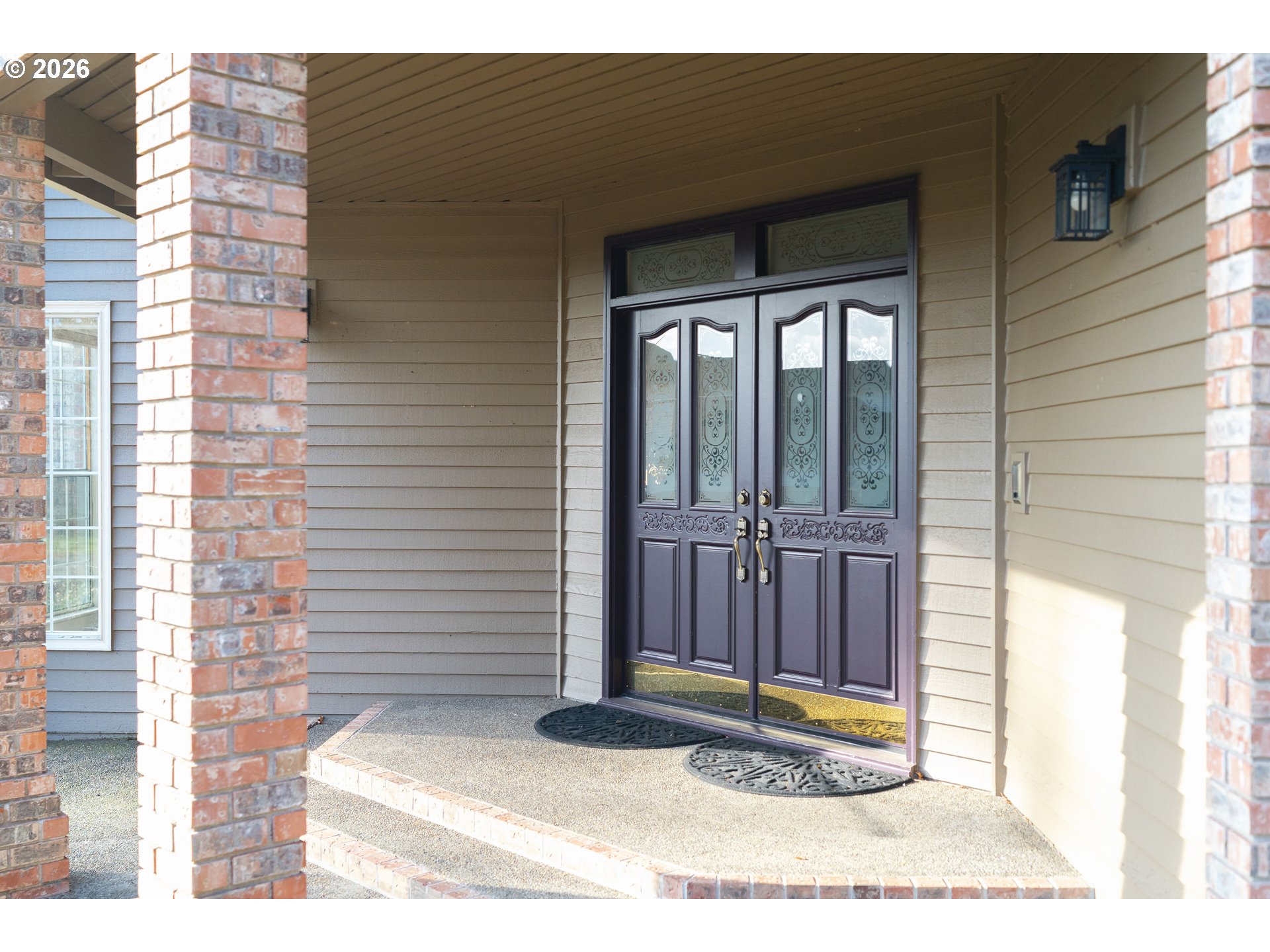 9985 Southwest 141st Avenue Beaverton, OR 97008 - Photo 3 of 47 a view of a hallway with a glass door