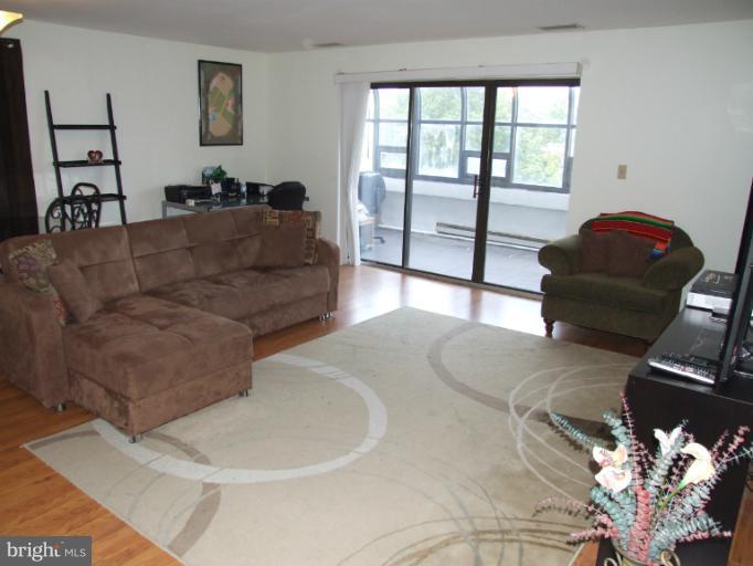 2903 Fallstaff Road, Unit 601 Baltimore, MD 21209 - Photo 2 of 9 Living Room
