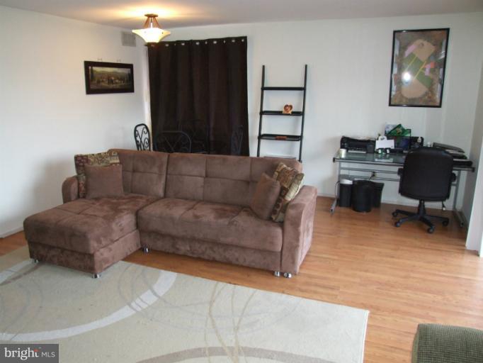 2903 Fallstaff Road, Unit 601 Baltimore, MD 21209 - Photo 3 of 9 Living Room