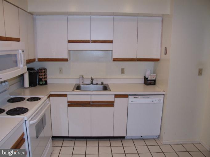 2903 Fallstaff Road, Unit 601 Baltimore, MD 21209 - Photo 6 of 9 Kitchen
