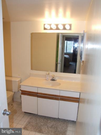 2903 Fallstaff Road, Unit 601 Baltimore, MD 21209 - Photo 8 of 9 Bath