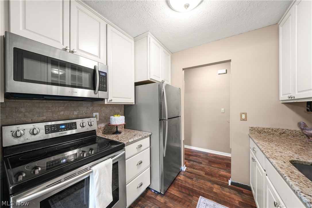 10790 Ravenna Road, Unit 101 Twinsburg, OH 44087 - Photo 12 of 27 updated kitchen
