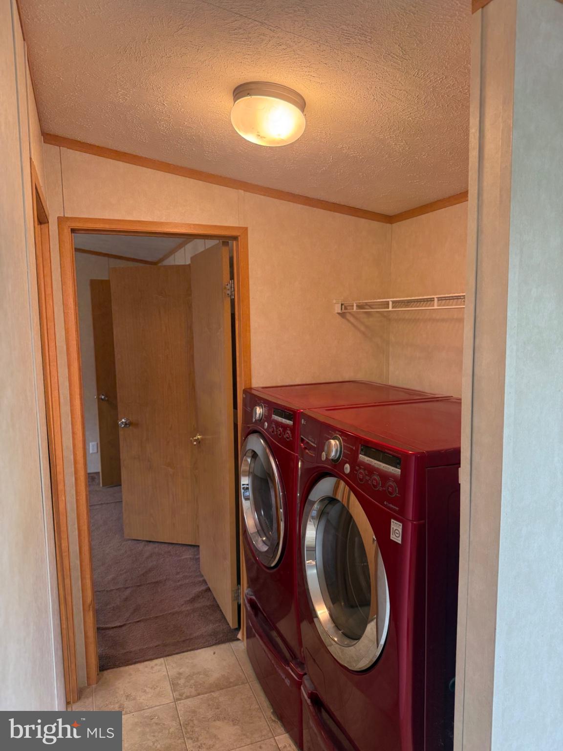 5 Revolutionary Road Mount Bethel, PA 18343 - Photo 20 of 28 Chic laundry nook with vibrant appliances.
