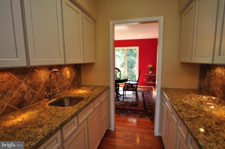 18169 Canby Road Leesburg, VA 20175 - Photo 8 of 30 Kitchen #3