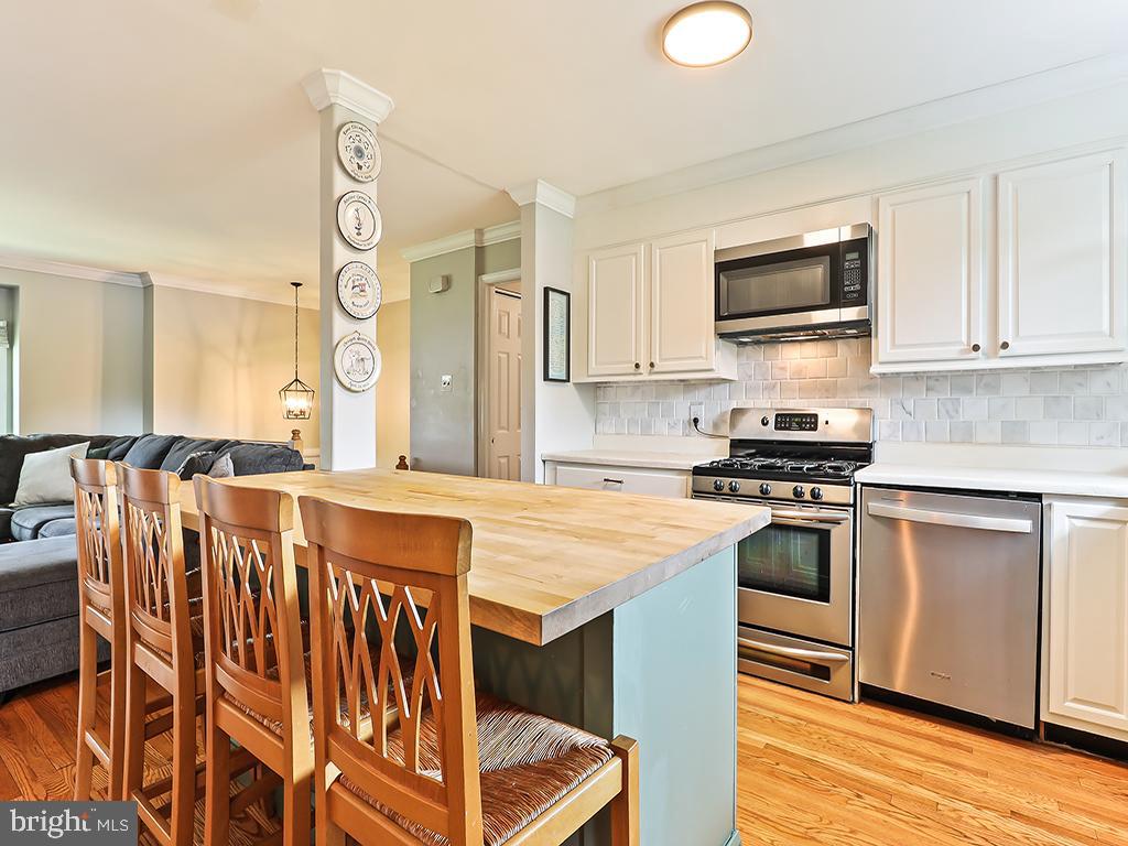 566 Delvale Road Yardley, PA 19067 - Photo 6 of 45