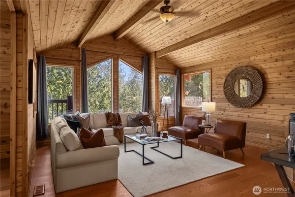 $975,000 | 37902 278th Avenue Southeast, Enumclaw, WA 98022