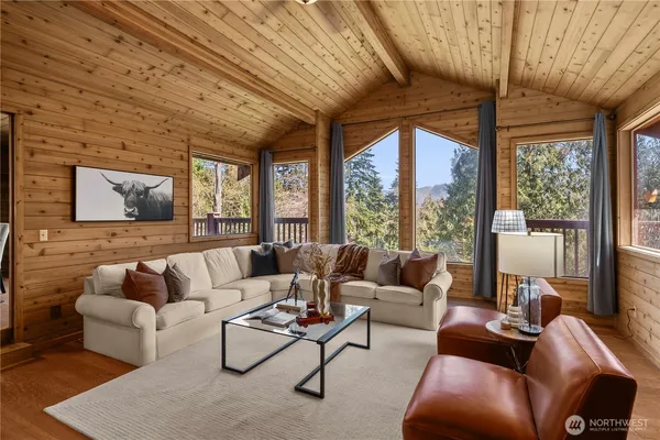 $975,000 | 37902 278th Avenue Southeast, Enumclaw, WA 98022