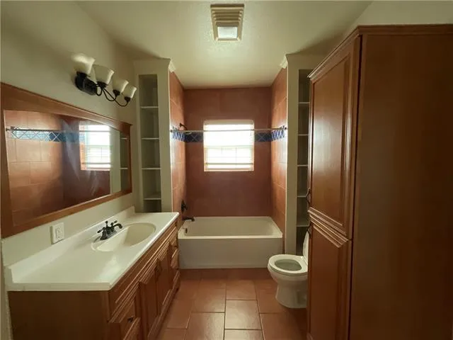 $1,950 | 5495 Canal Boulevard, Unit LOWR, New Orleans, LA 70124