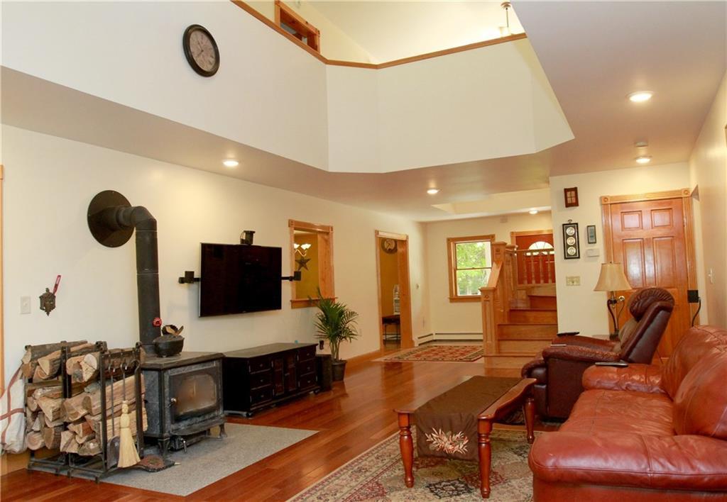306 Ridge Road Bowdoinham, ME 04008 - Photo 10 of 35 Living room