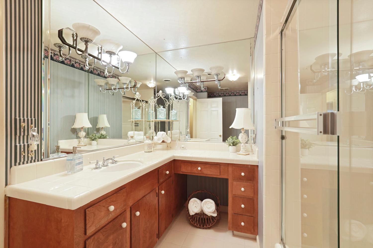 450 West Turner Road Lodi, CA 95242 - Photo 29 of 63 Hall bathroom.