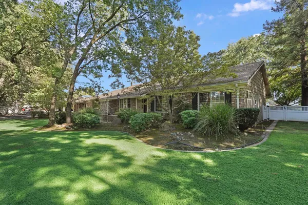 $1,250,000 | 450 West Turner Road, Lodi, CA 95242