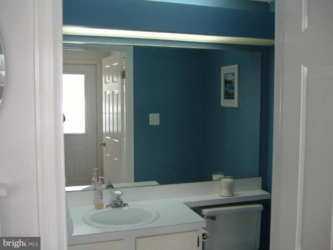 1556 Twisted Oak Drive Reston, VA 20194 - Photo 2 of 19 Bath #1