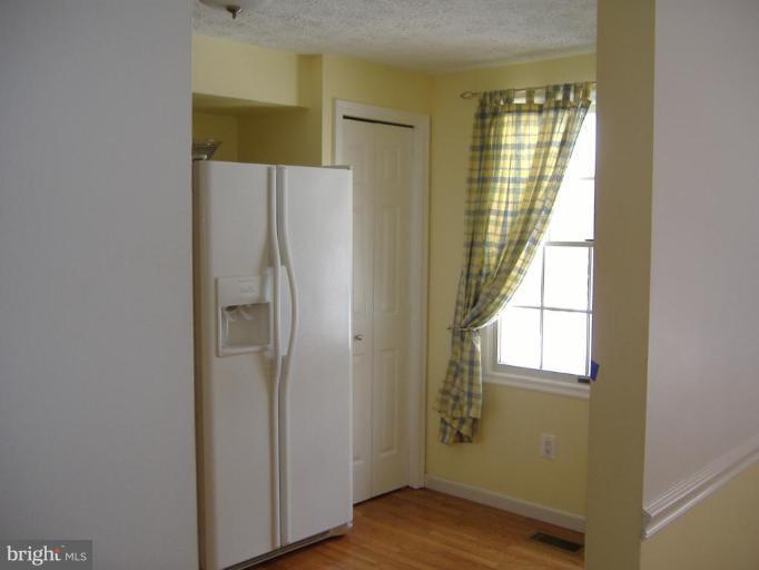 1556 Twisted Oak Drive Reston, VA 20194 - Photo 3 of 19 Kitchen