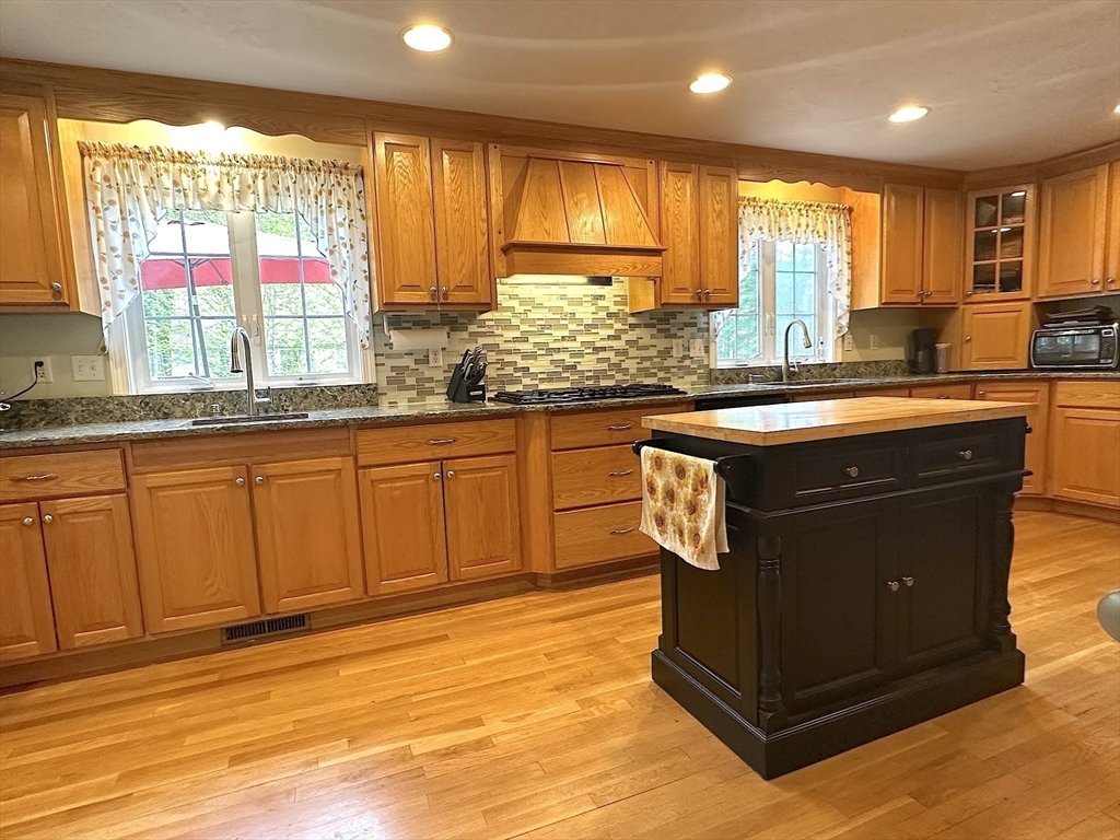 20-22 Box Pond Road Bellingham, MA 02019 - Photo 11 of 42
