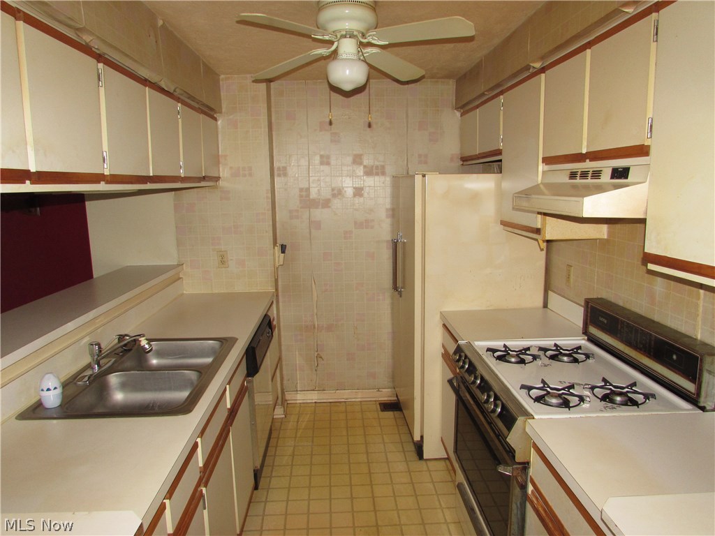 4527 Grayton Road, Unit 69 Cleveland, OH 44135 - Photo 3 of 11 Gallery Image 3