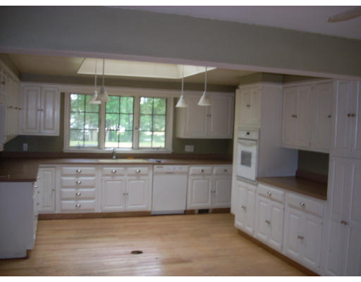 36 Gammons Road Acushnet, MA 02743 - Photo 4 of 6