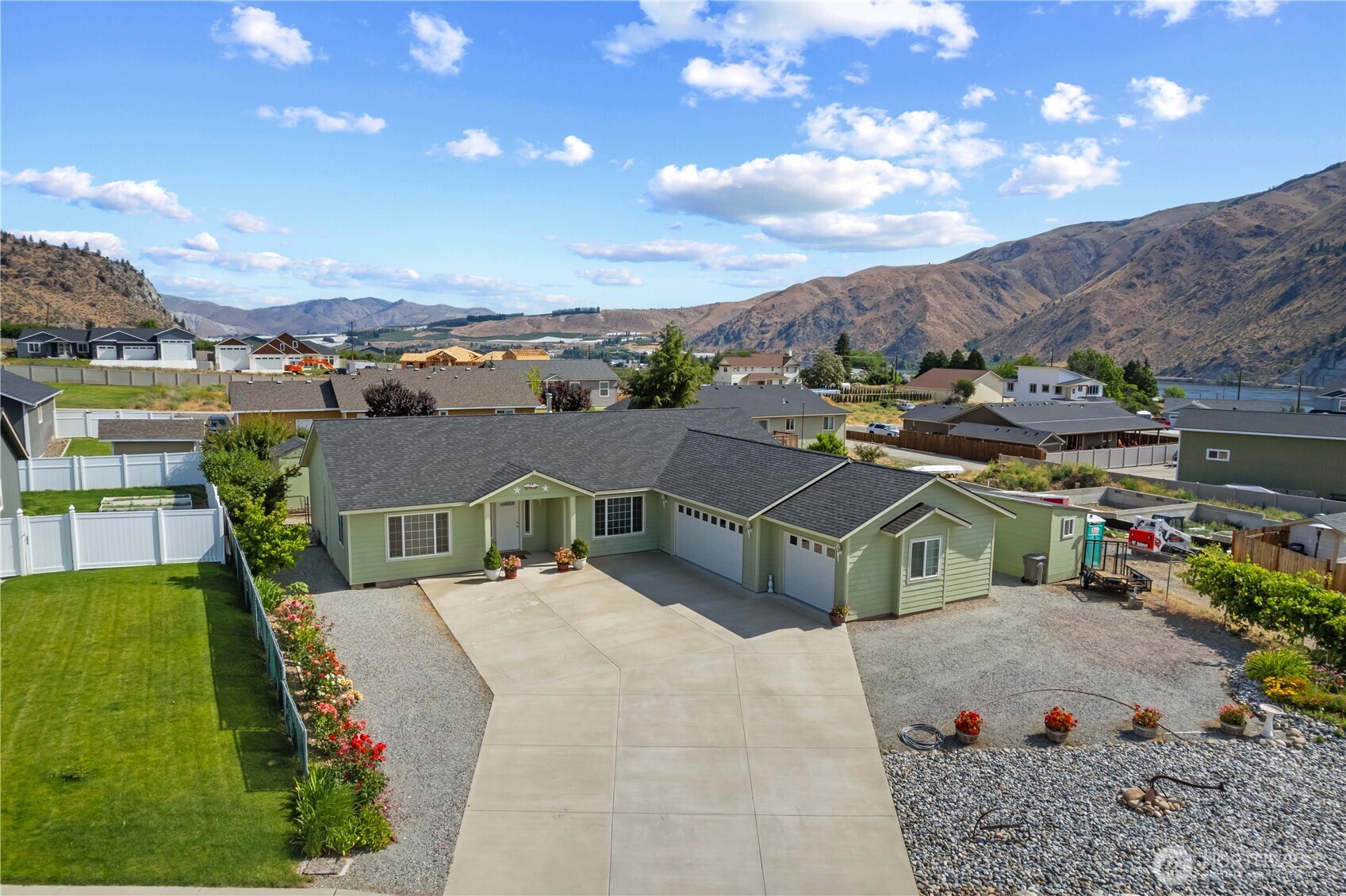 1010 Crest Loop Entiat, WA 98822 - Photo 4 of 35
