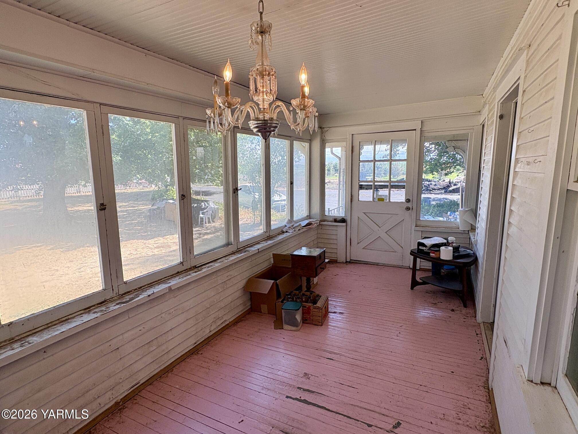 2870 Progressive Road Wapato, WA 98951 - Photo 7 of 32 Enclosed Front Porch