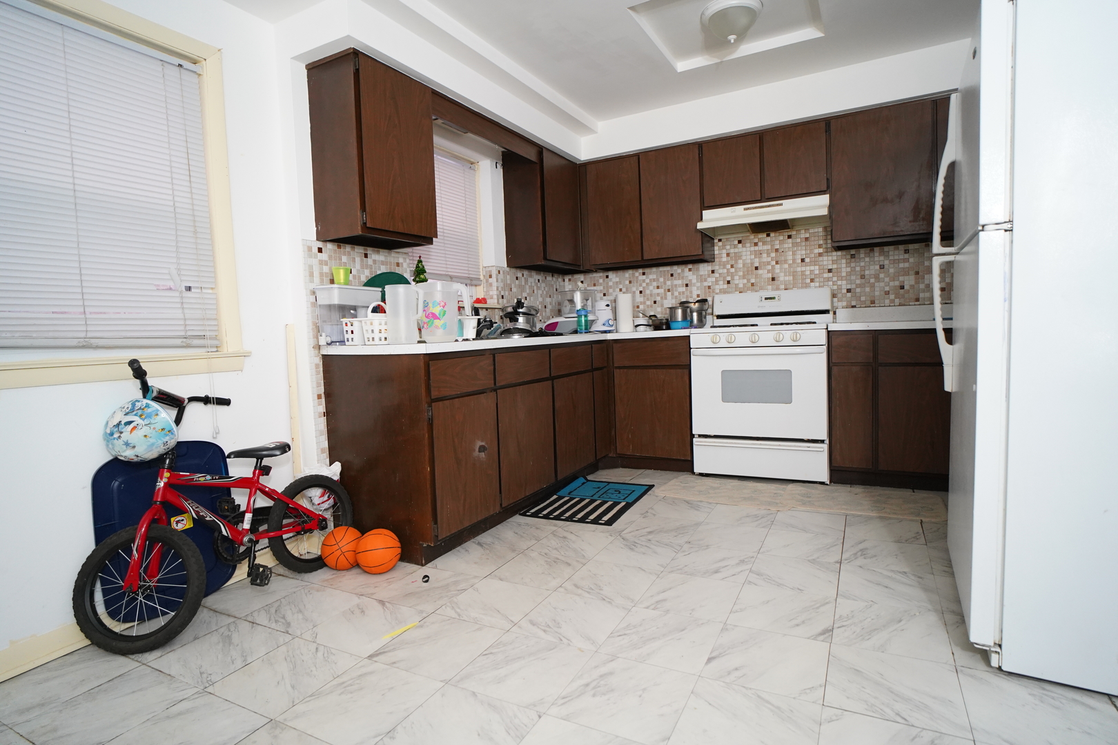 8518 West Rascher Avenue, Unit 2 Chicago, IL 60656 - Photo 4 of 8 a kitchen with a sink and cabinets