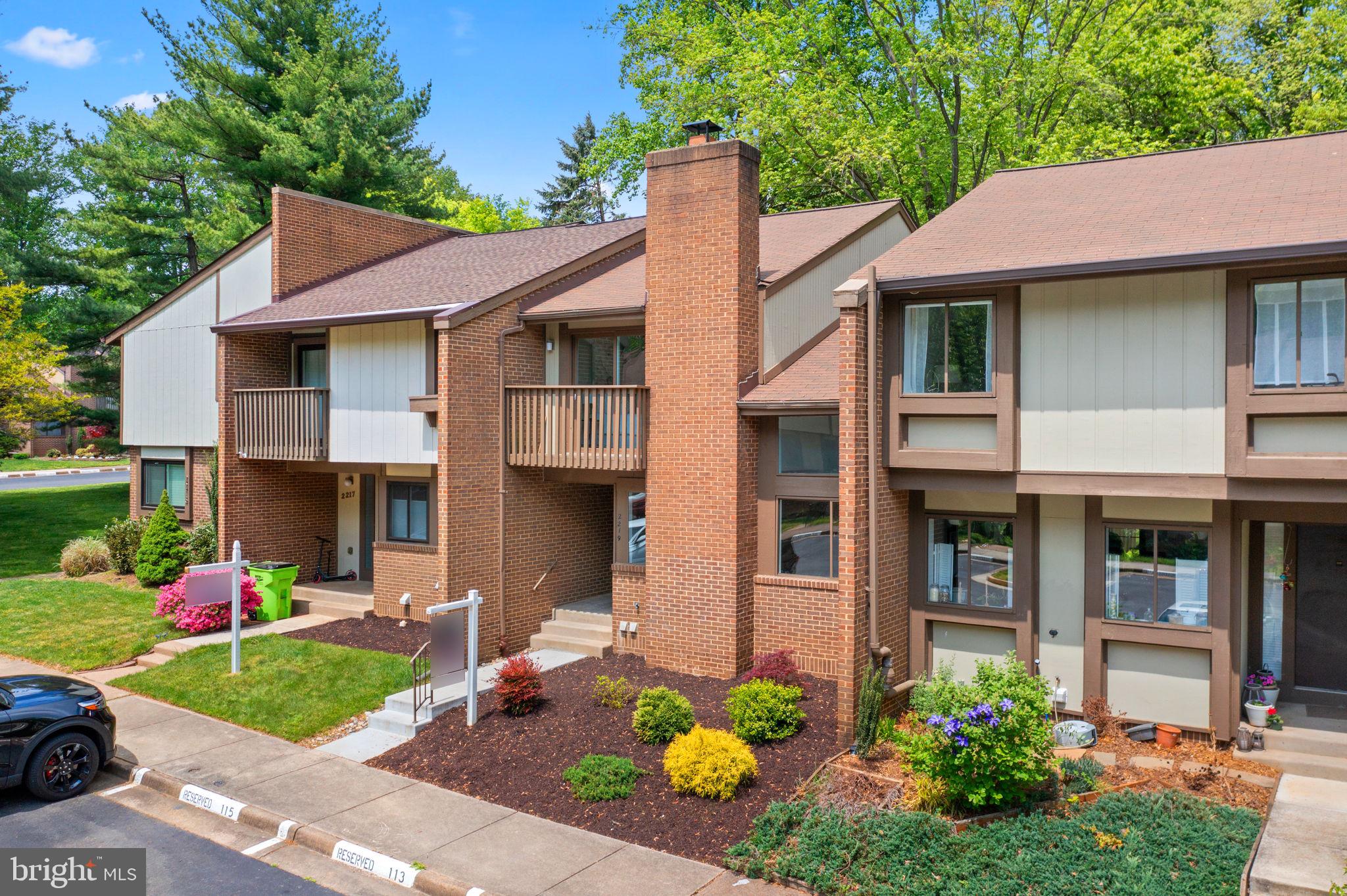 2219 Glencourse Lane Reston, VA 20191 - Photo 3 of 50 Gallery Image 3
