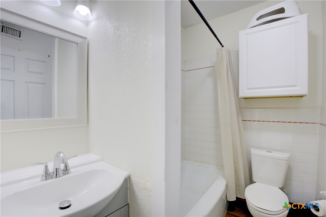 1202 South 37th Street Temple, TX 76504 - Photo 14 of 19 Full bath