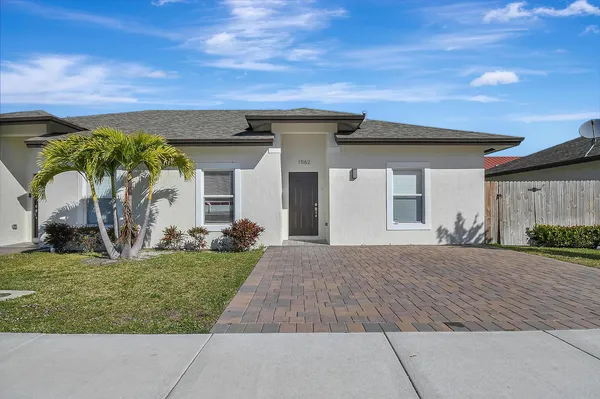 $689,900 | 1562 West 26th Court, Riviera Beach, FL 33404