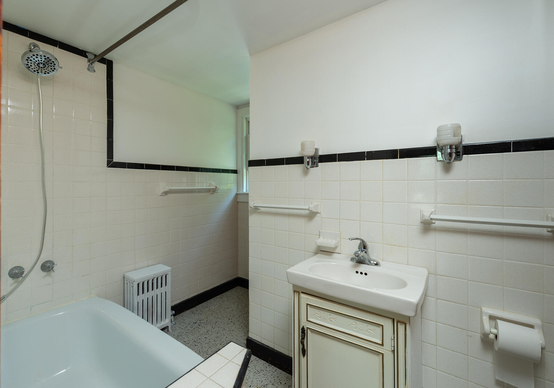 107 Beech Ridge Road York, ME 03909 - Photo 17 of 29 17 Bathroom