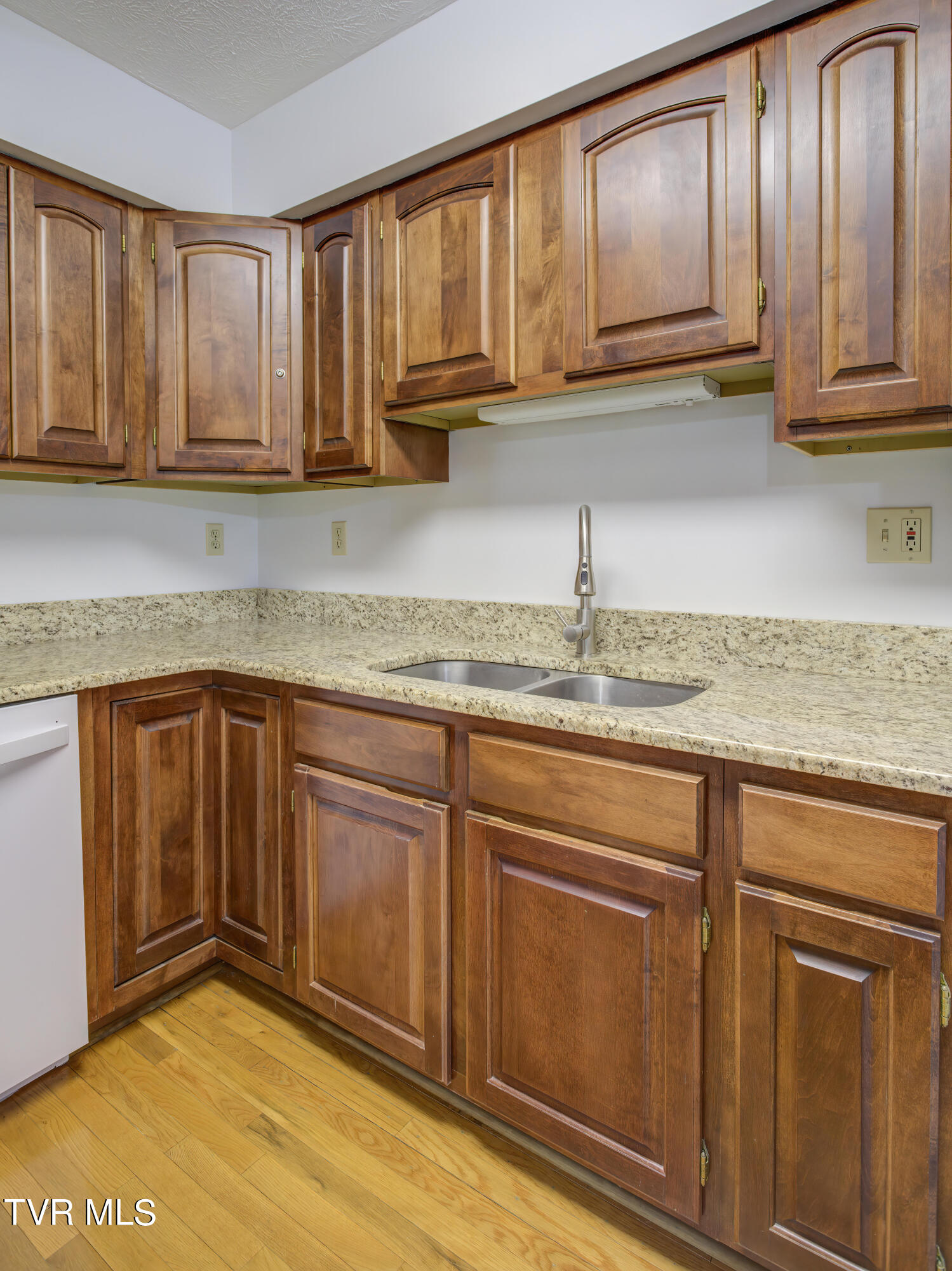 537 Hickory Road, Unit 537 Bristol, TN 37620 - Photo 16 of 26 537 Hickory Rd, Bristol (21)