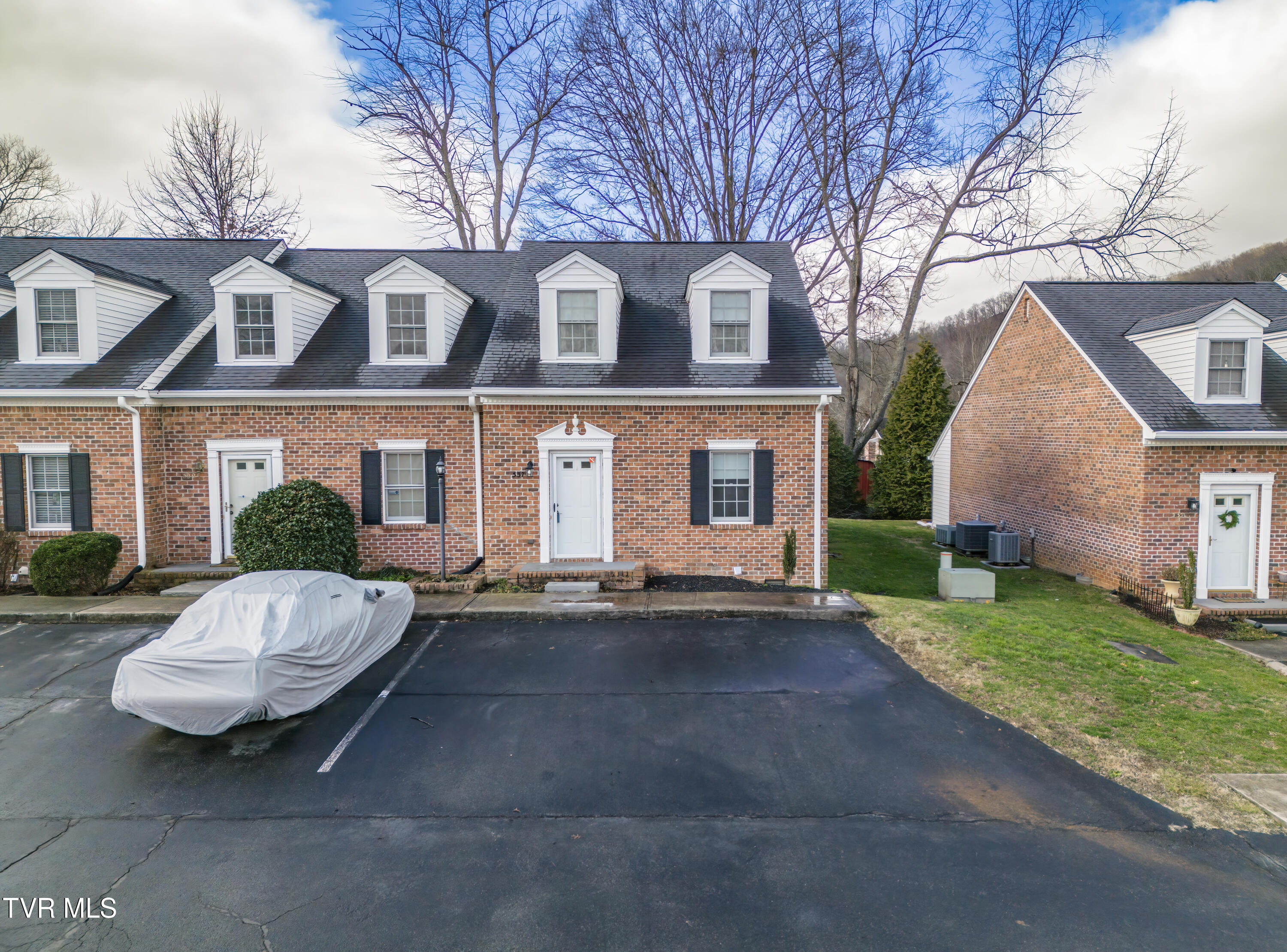 537 Hickory Road, Unit 537 Bristol, TN 37620 - Photo 2 of 26 537 Hickory Rd, Bristol (2)
