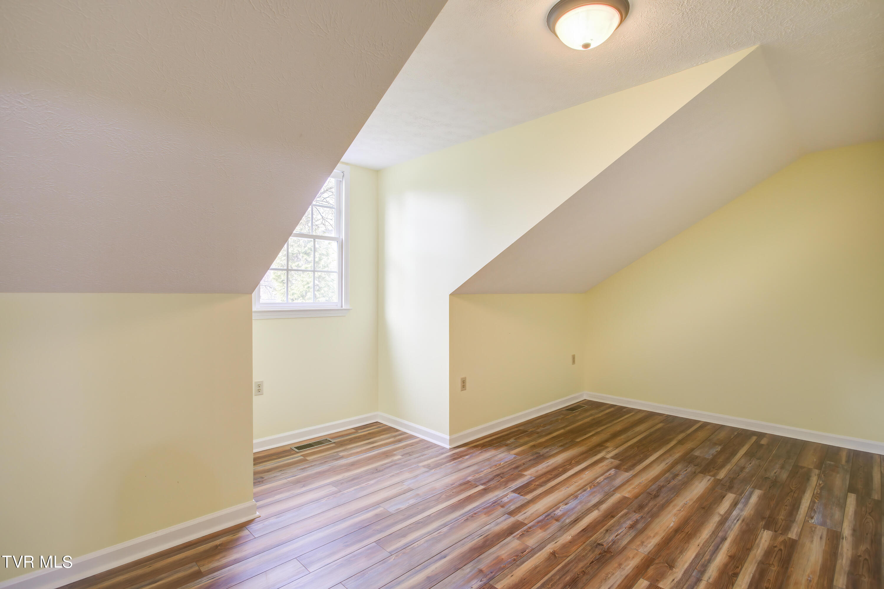 537 Hickory Road, Unit 537 Bristol, TN 37620 - Photo 24 of 26 537 Hickory Rd, Bristol (15)