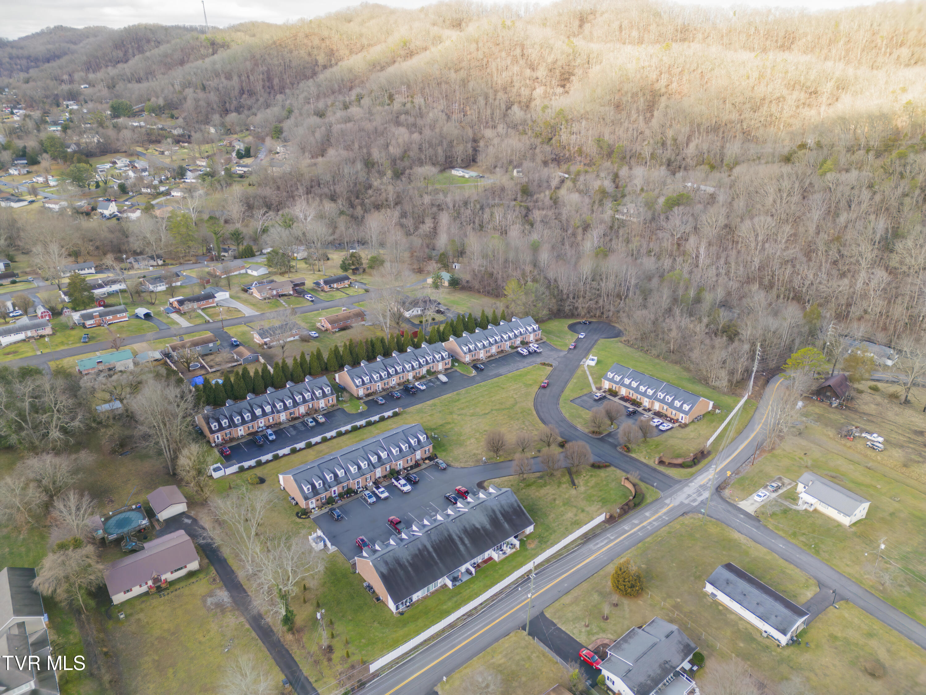 537 Hickory Road, Unit 537 Bristol, TN 37620 - Photo 3 of 26 537 Hickory Rd, Bristol (6)
