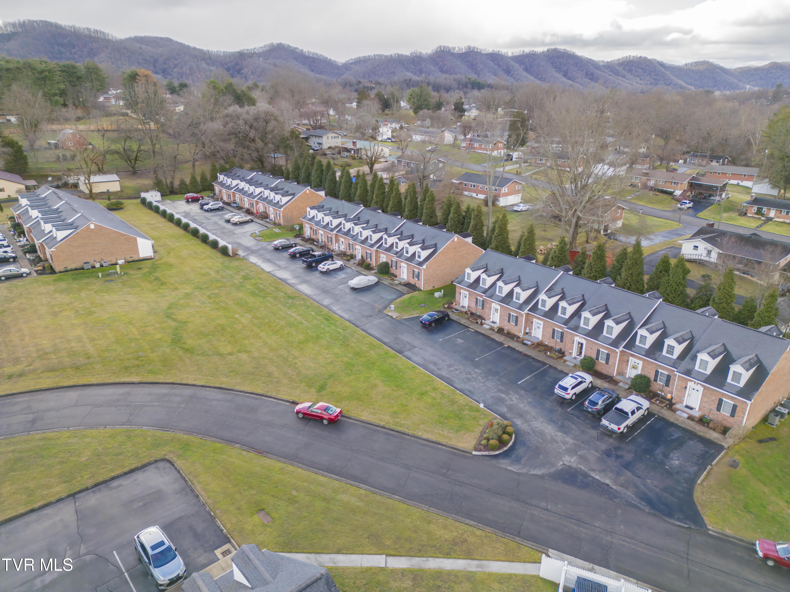 537 Hickory Road, Unit 537 Bristol, TN 37620 - Photo 4 of 26 537 Hickory Rd, Bristol (8)