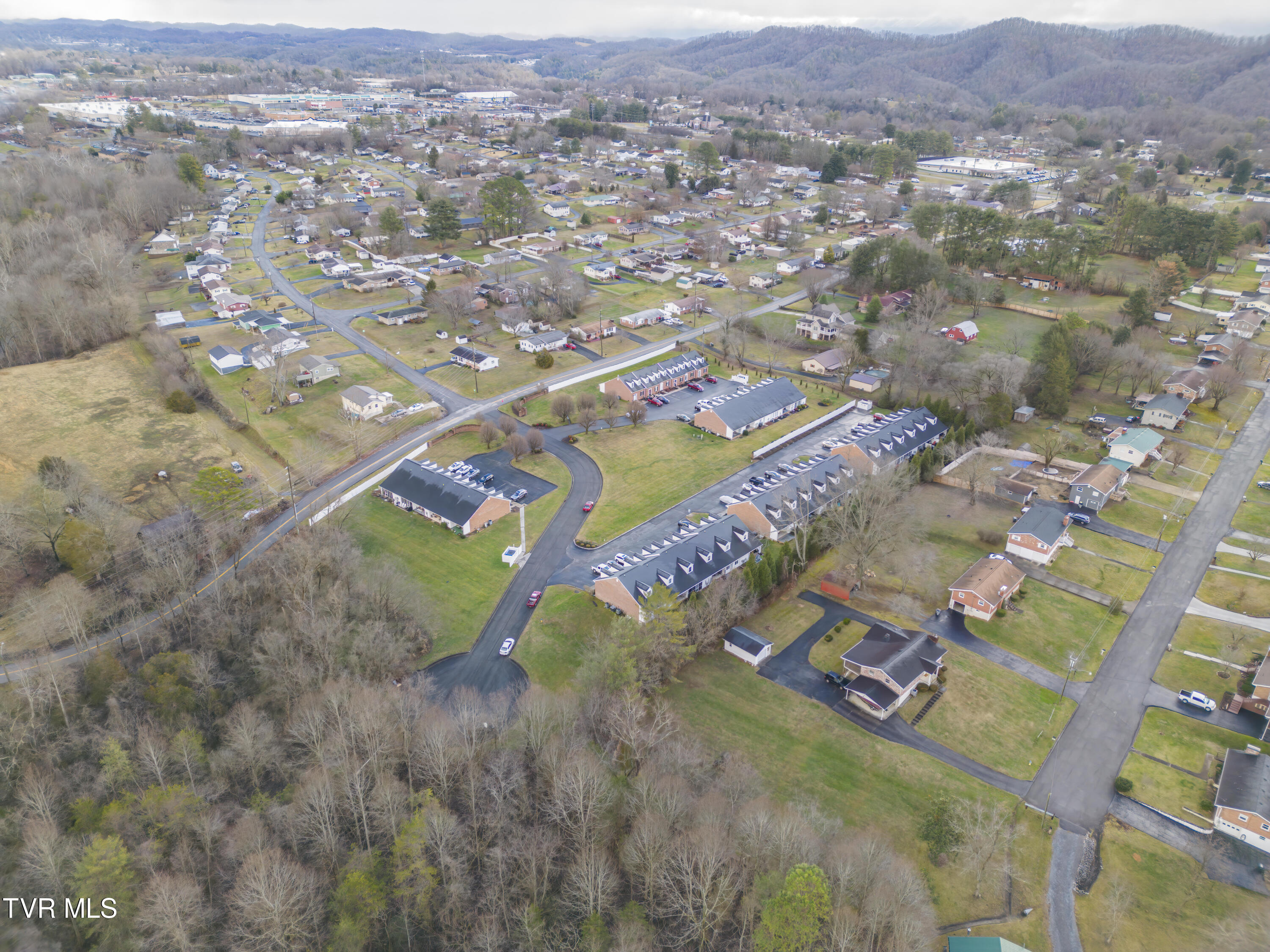537 Hickory Road, Unit 537 Bristol, TN 37620 - Photo 5 of 26 537 Hickory Rd, Bristol (7)