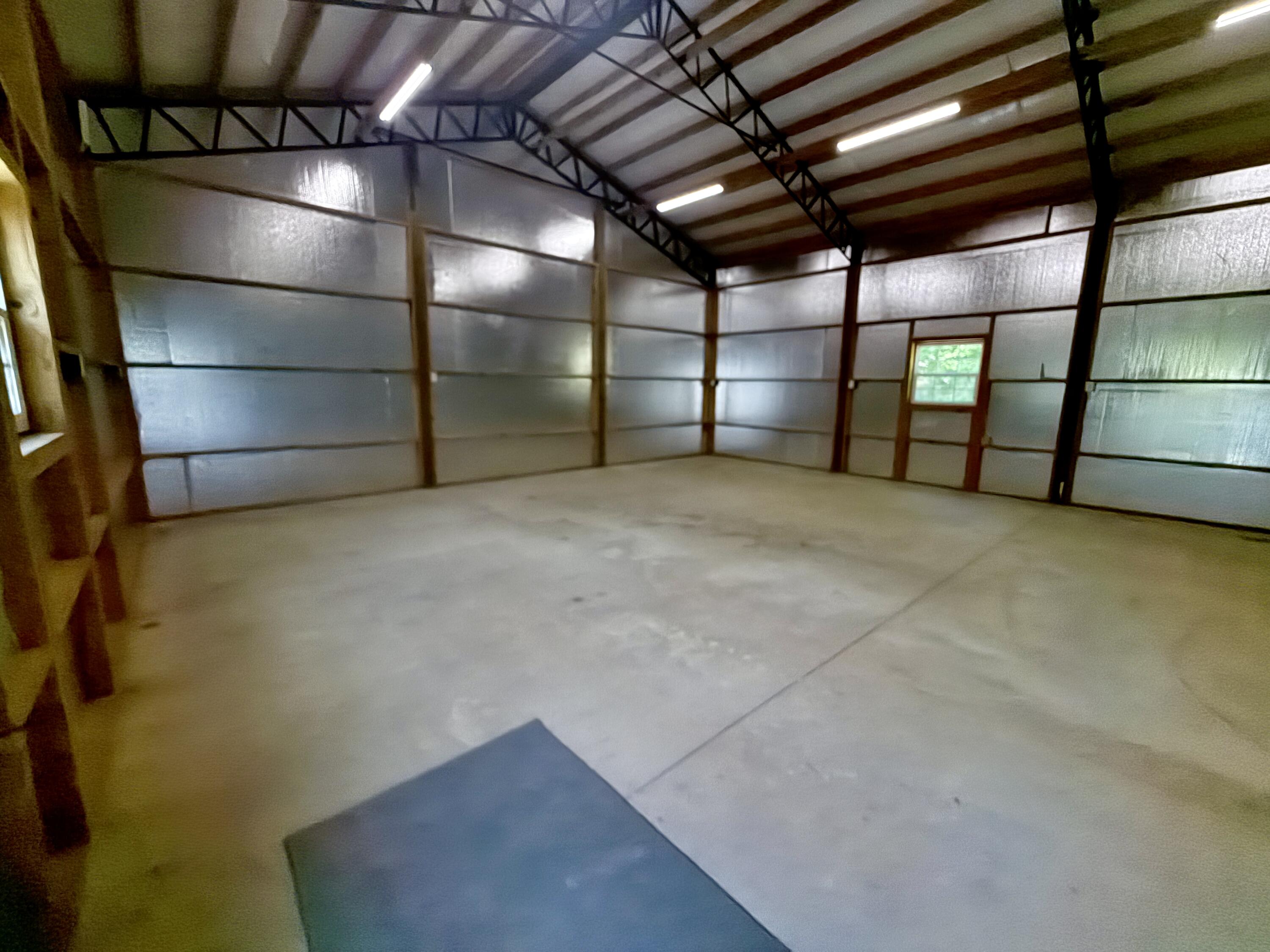 1503 Taliaferro Springs Road Lyerly, GA 30730 - Photo 30 of 37 Bay inside