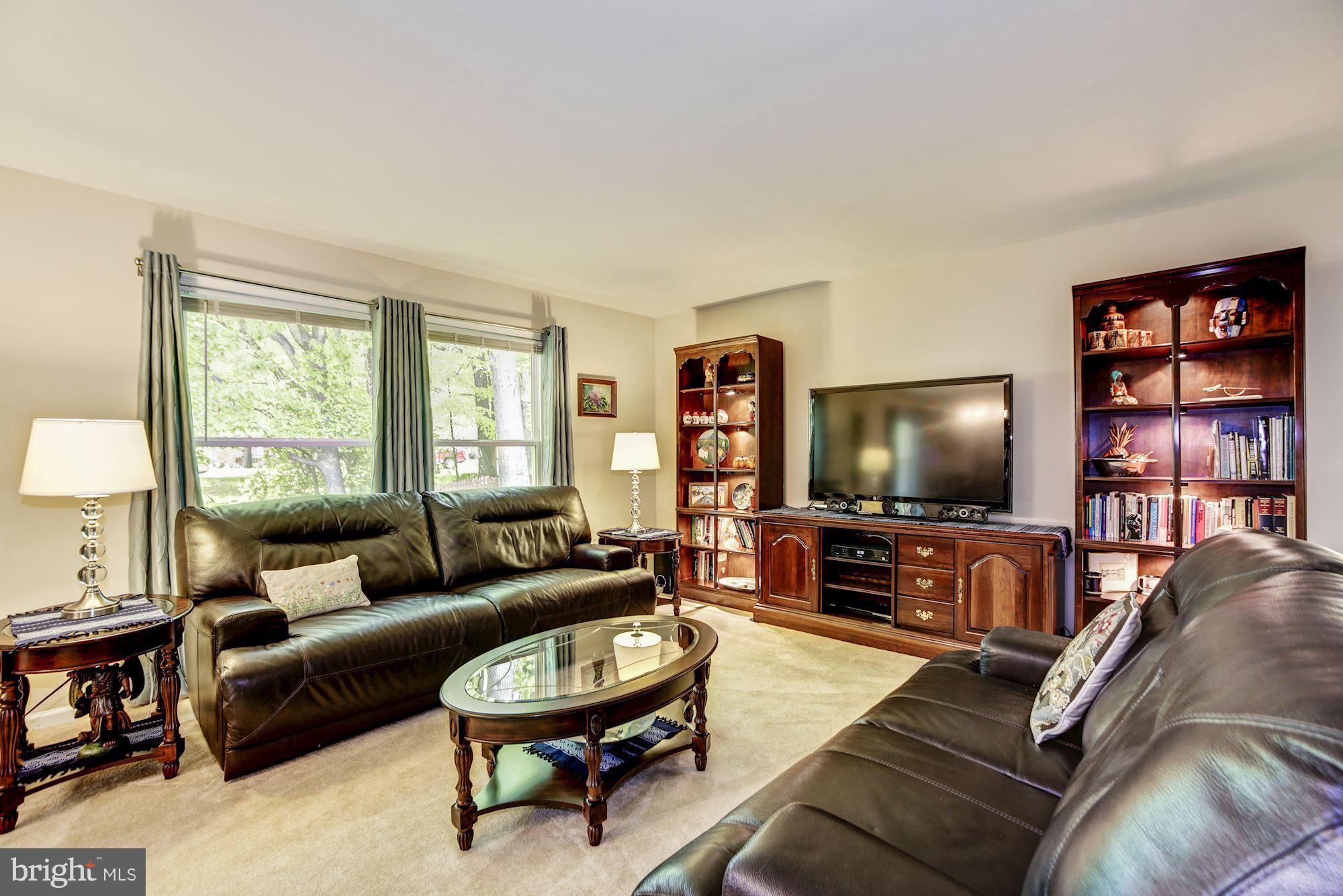 7114 Sontag Way Springfield, VA 22153 - Photo 9 of 30 Living Room