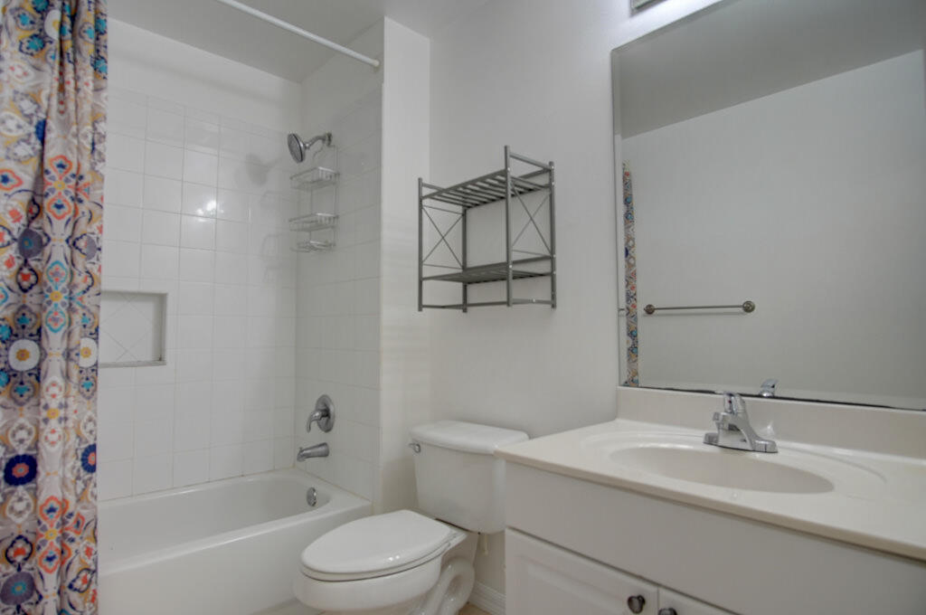 26 Royal Palm Way, Unit 503 Boca Raton, FL 33432 - Photo 24 of 30 14-1 bathroom 2