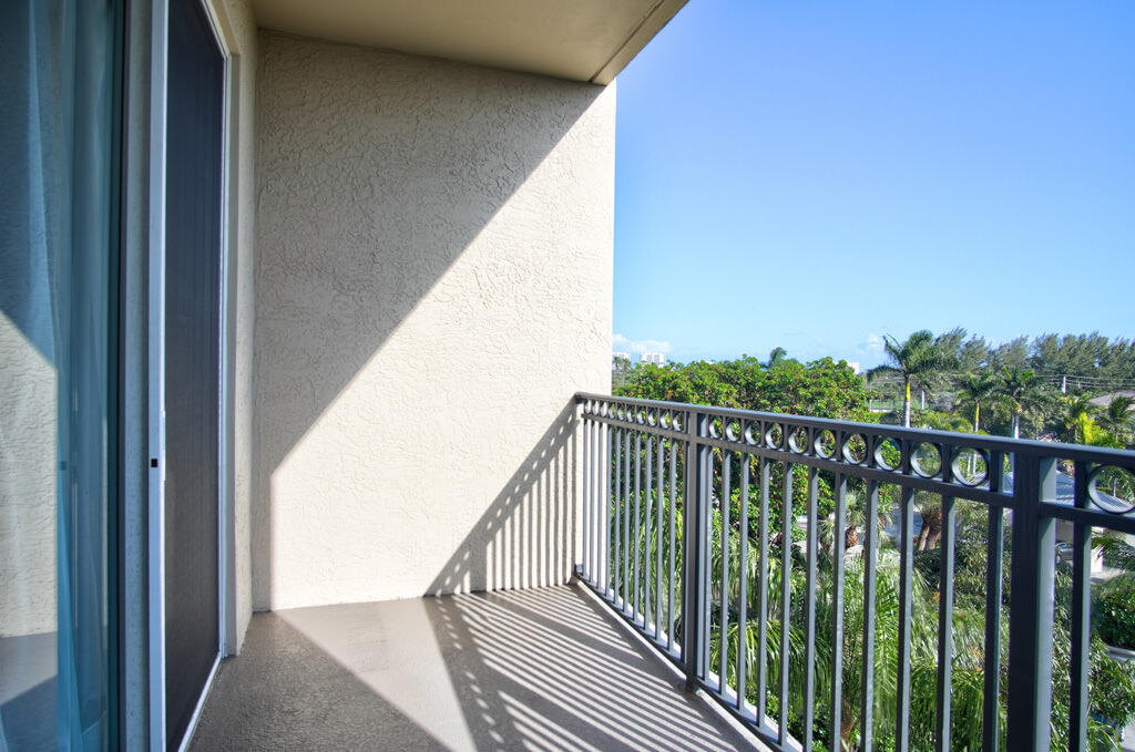 26 Royal Palm Way, Unit 503 Boca Raton, FL 33432 - Photo 28 of 30 24 Balcony