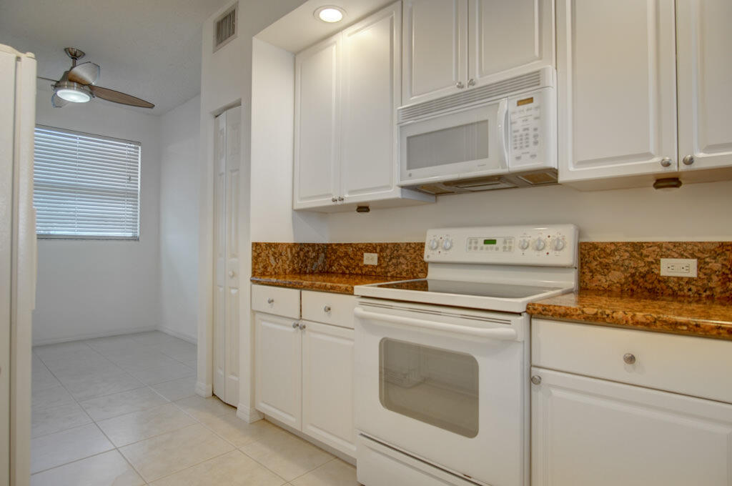 26 Royal Palm Way, Unit 503 Boca Raton, FL 33432 - Photo 8 of 30 18 kitchen 4