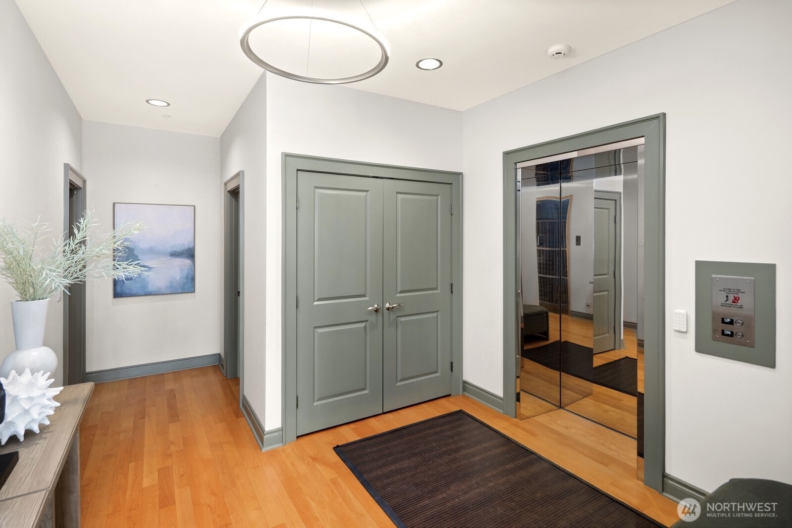 505 West Mercer Place, Unit 101 Seattle, WA 98119 - Photo 20 of 24