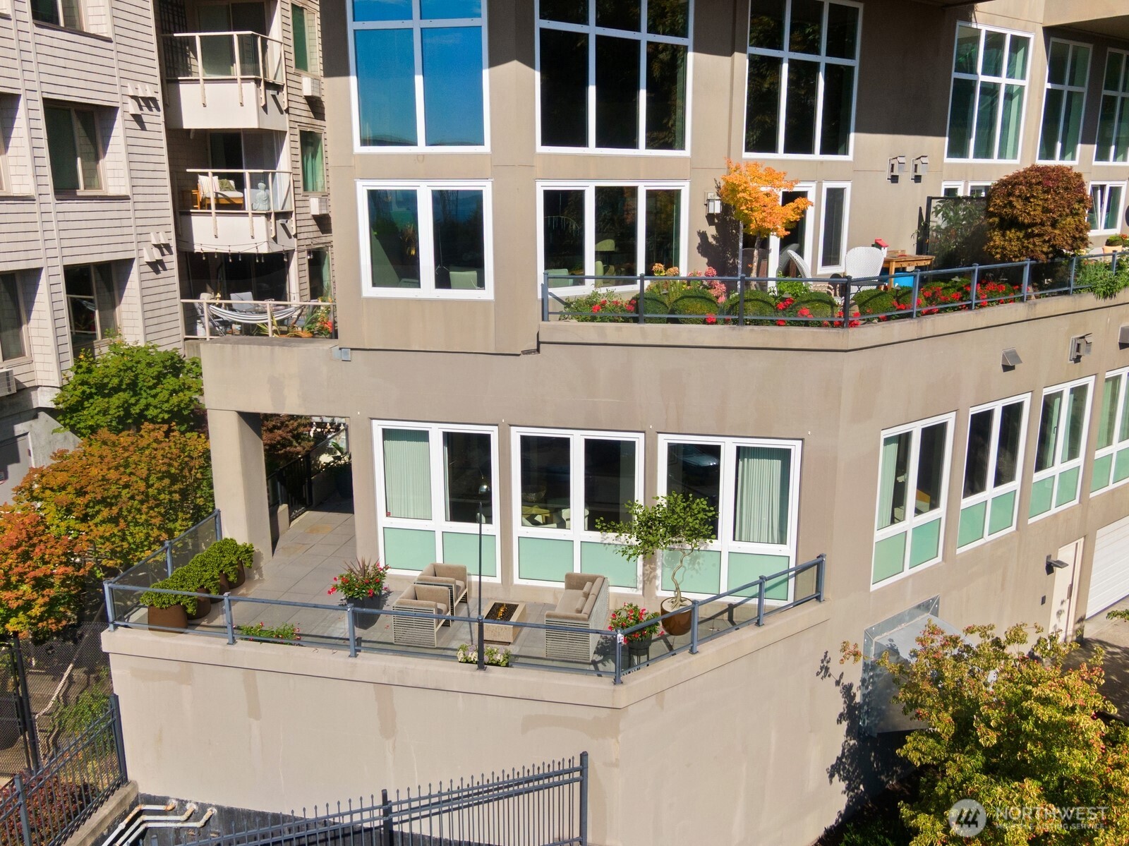 505 West Mercer Place, Unit 101 Seattle, WA 98119 - Photo 21 of 24 a house view with a outdoor space