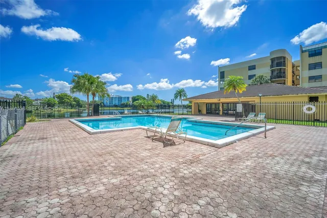 $2,200 | 6575 West Oakland Park Boulevard, Unit 218, Lauderhill, FL 33313