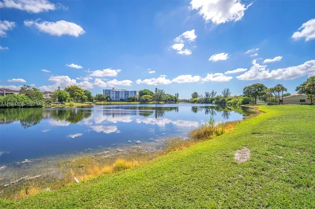 $2,200 | 6575 West Oakland Park Boulevard, Unit 218, Lauderhill, FL 33313