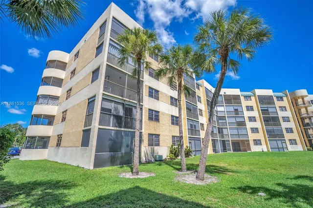 $2,200 | 6575 West Oakland Park Boulevard, Unit 218, Lauderhill, FL 33313